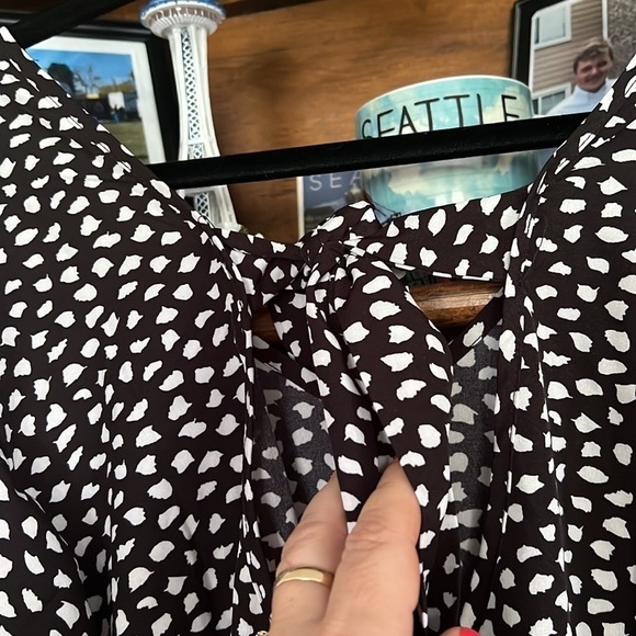 S H E I N Curve Black/White Design Ruffle Sleeve Top w/Tie Back, Size 2XL, NWOT, - Picture 4 of 5